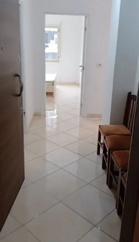 Tirane, jepet me qera apartament 1+1+Ballkon Kati 3, 70 m² 450 € (rruga Don Bosko)