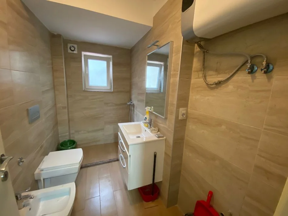 Tirane, shes apartament 2+1+Ballkon Kati 1, 80 m² 200.000 € (Gjimnazi Petro Nini)