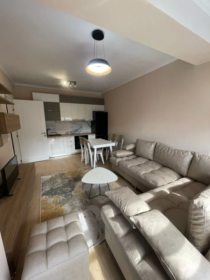 Tirane, jepet me qera apartament 1+1 Kati 5, 65 m² 500 € (Bulevardi ri)