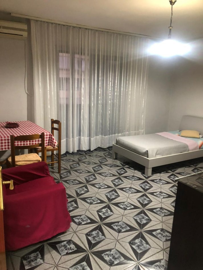 Tirane, jepet me qera 2+1+Aneks+Ballkon Kati 5, 78 m² 550 € (21 Dhjetori)