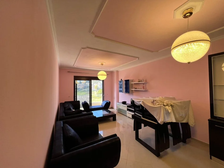 Tirane, jepet me qera apartament 2+1 Kati 4, 120 m² 500 € (Rruga Loni Ligori)