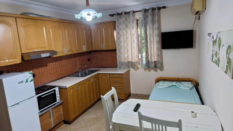 Tirane, jepet me qera apartament 1+1 Kati 1, 40 m² 400 € (Stadiumi Dinamo)
