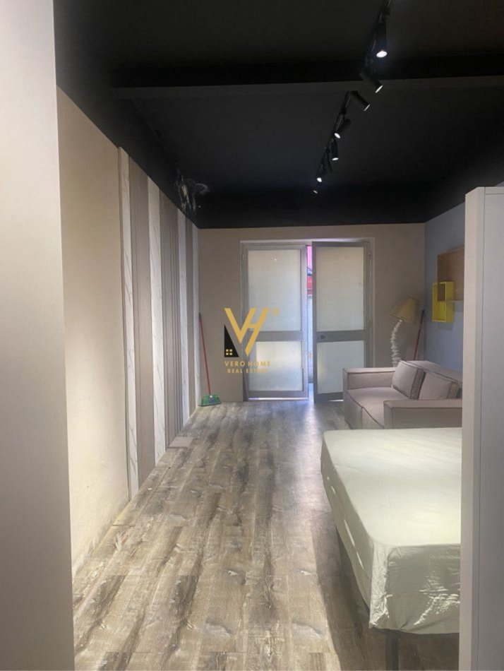 Tirane, jepet me qera ambjent biznesi Kati -1, 35 m² 250 € (VASIL SHANTO)