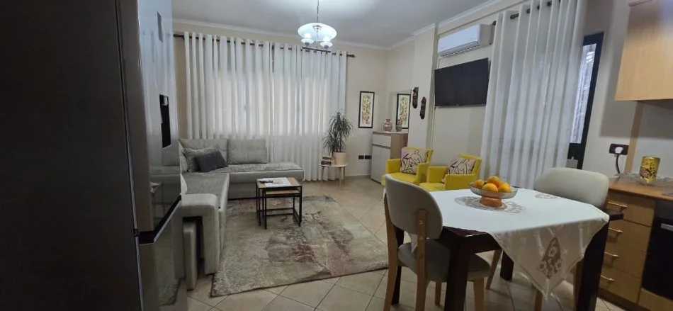 Tirane, jepet me qera apartament 1+1 Kati 3, 75 m² 600 € 