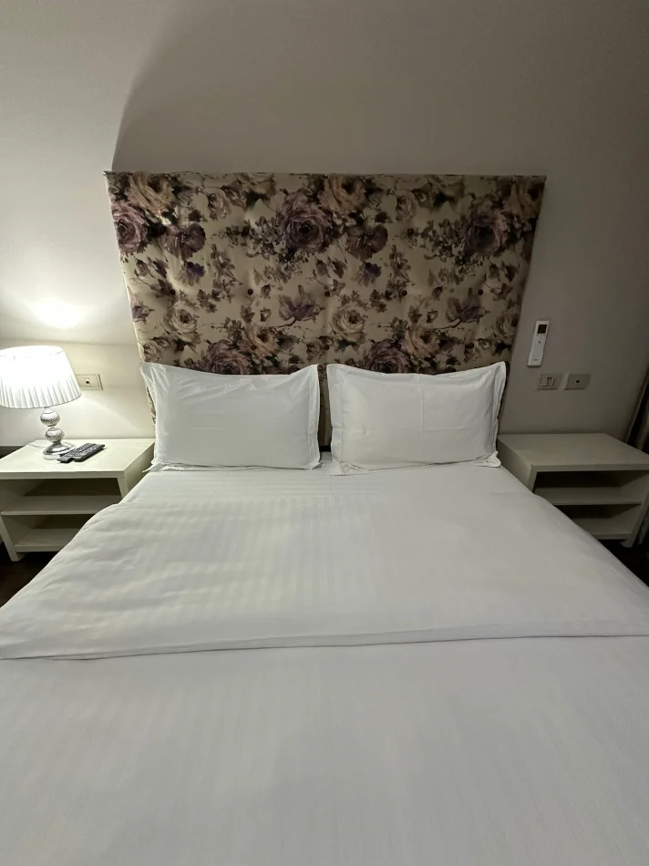 Tirane, shes Krevat dopio