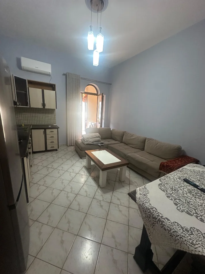 Tirane, jepet me qera apartament 1+1 , 75 m² 550 € 