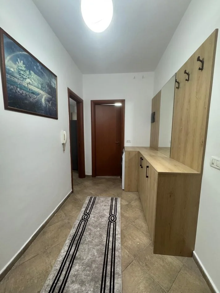 Tirane, jepet me qera apartament 1+1+Ballkon , 500 € (Kristal Center)