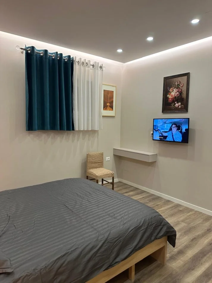 Tirane, jepet me qera apartament 1+1+Ballkon Kati 4, 65 m² 