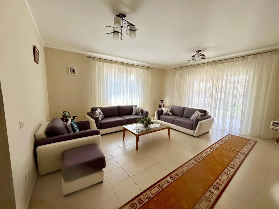 Tirane, shitet Vile 3 Katshe Kati 3, 350 m² 490.000 € (Pandi Dardha)