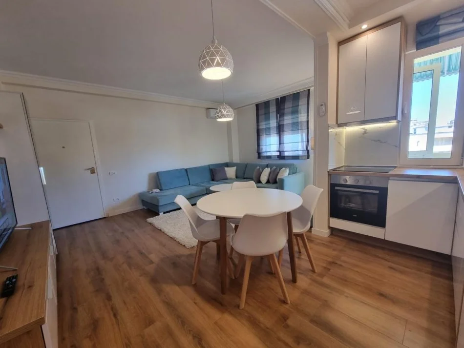 Tirane, jepet me qera apartament 1+1 Kati 7, 70 m² 550 € (Zogu i zi)