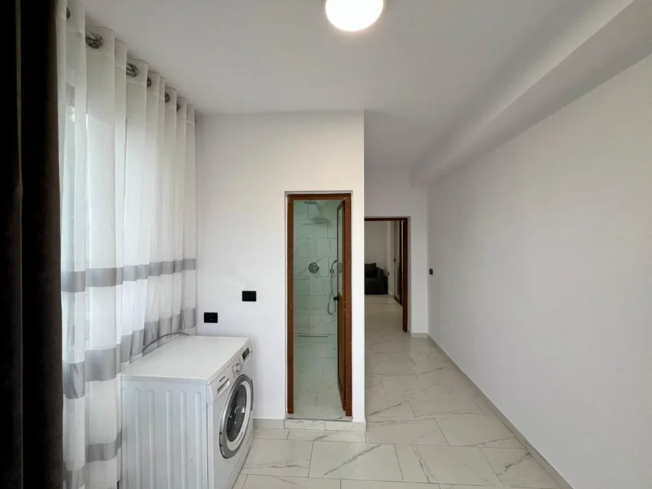 Tirane, jepet me qera apartament 1+1+Ballkon Kati 2, 55 m² 300 € (Rruga Mihal Grameno)
