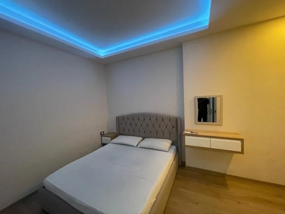 Vlore, jepet me qera apartament 2+1+Ballkon Kati 2, 600 € (Ismail Qemali)