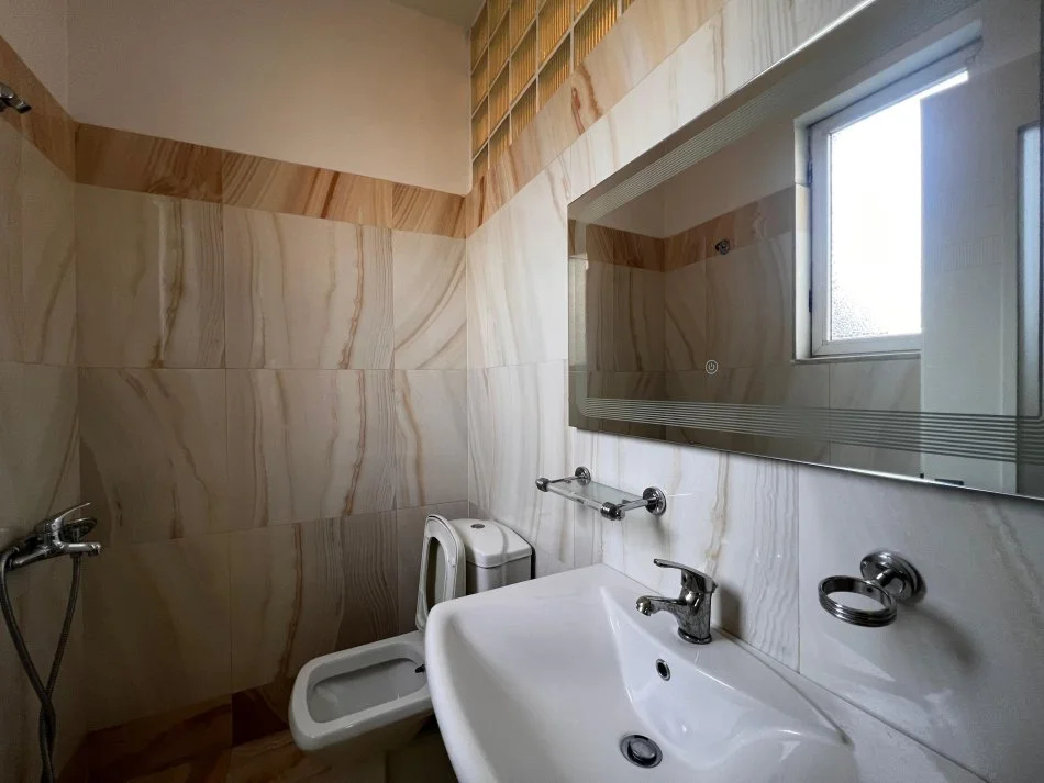 Tirane, jepet me qera 3+1 Kati 3, 115 m² 700 € (21 Dhjetori)