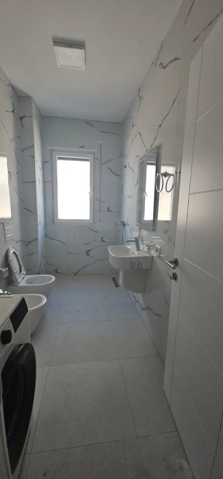 Tirane, jepet me qera apartament 2+1, ne Paskuqan,Kati 2, 121 m² 450 €