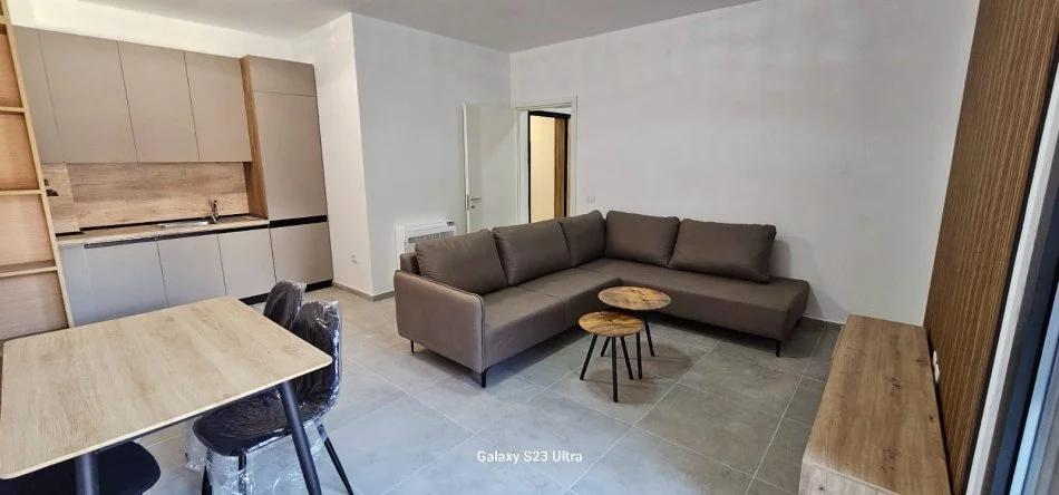 Tirane, jepet me qera apartament 1+1+Ballkon Kati 4, 70 m² 550 € 