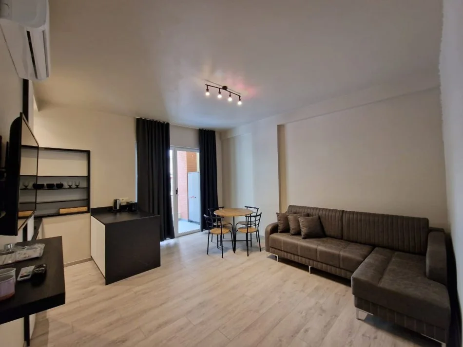 Tirane, jepet me qera apartament 1+1 Kati 3, 70 m² 700 € 
