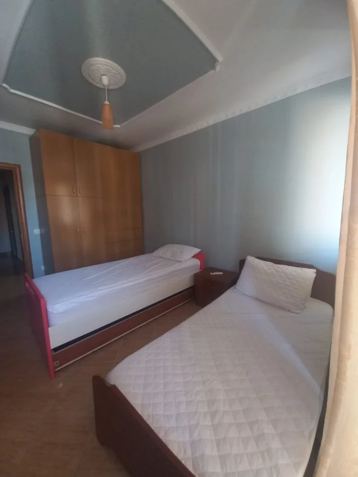 Tirane, jepet me qera apartament 2+1+Aneks+Ballkon Kati 4, 105 m² 700 € (qender)
