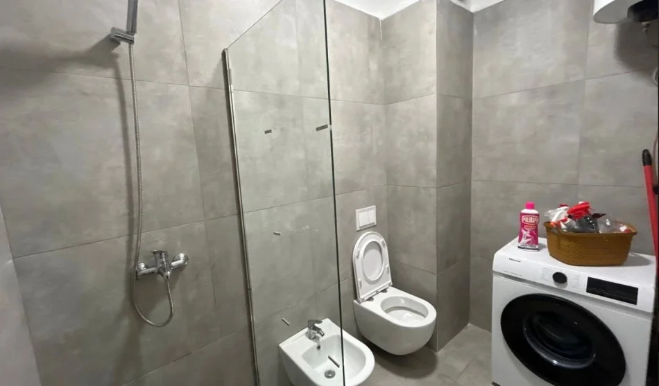 Tirane, jepet me qera apartament 2+1 Kati 3, 50.000 € (Prane qendres Emerald)