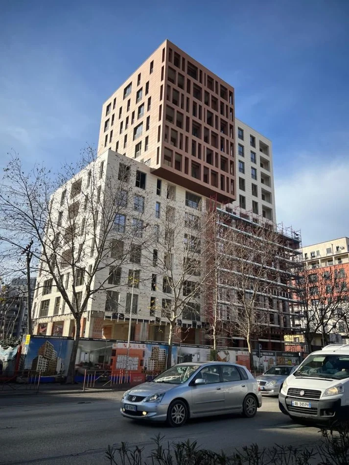 Tirane, shes apartament 2+1+Ballkon Kati 3, 107 m² 183.000 € (Laprake)