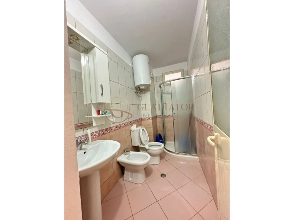 Durres, jepet me qera apartament 2+1 Kati 3, 117 m² 451 € 