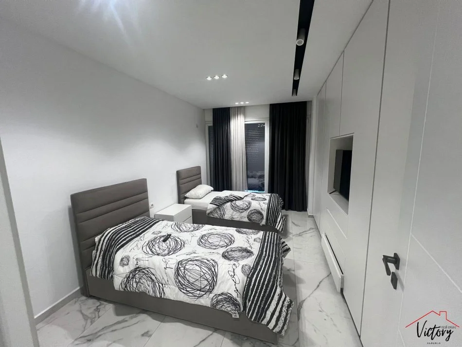 Tirane, jepet me qera apartament 2+1 Kati 4, 100 m² 750 € (Jordan Misja)