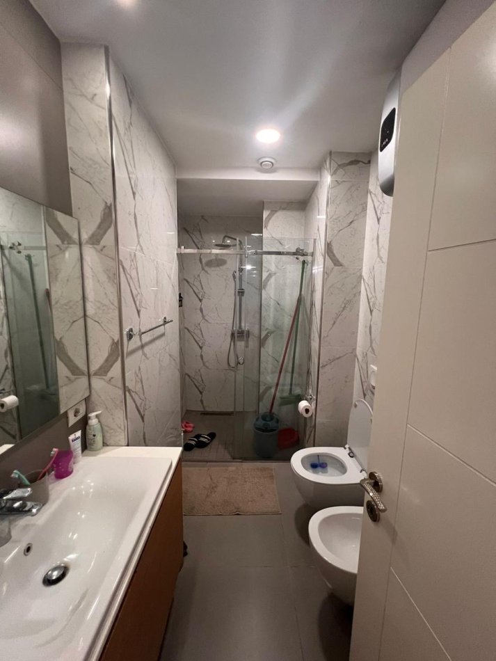 Tirane, jepet me qera apartament 2+1 me parkim,98 m² 950 € (Komuna Parisit)