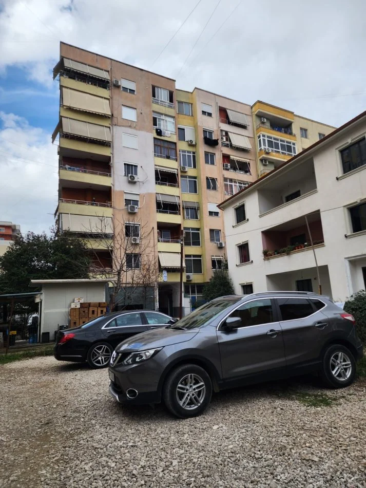 Tirane, jepet me qera apartament 1+1+Ballkon Kati 4, 60 m² 400 € (Astir)