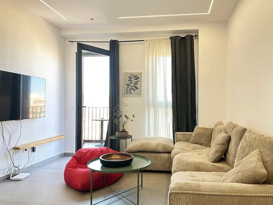 Tirane, jepet me qera apartament 1+1+Ballkon , 68 m² 800 € (Garden Building)