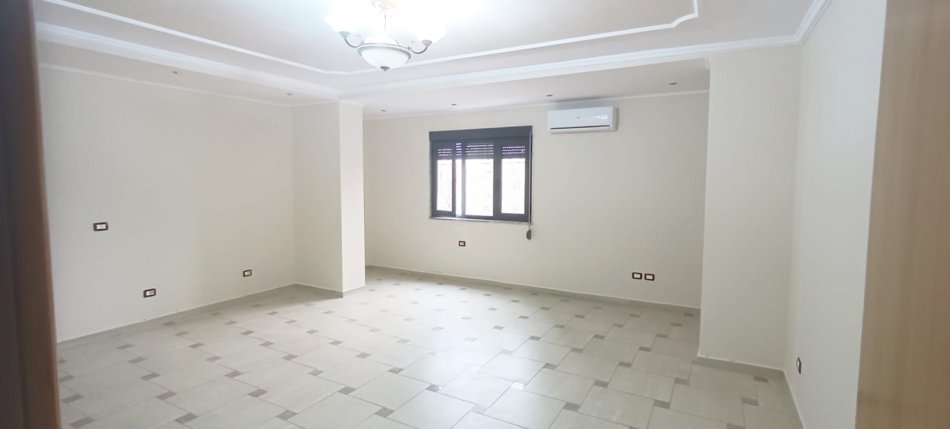 Tirane, jepet me qera apartament 3+1+Ballkon Kati 4, 132 m² 900 € 