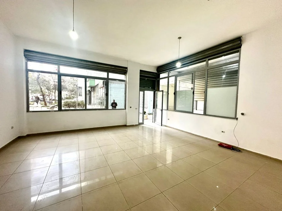 Tirane, shitet ambjent biznesi , 50 m² 65.000 €