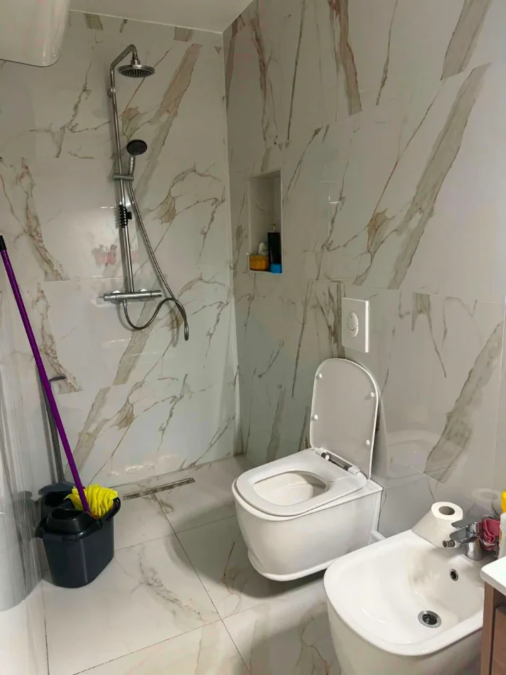 Tirane, jepet me qera apartament 1+1 Kati 2, 70 m² 600 € (Rruga Panorama)
