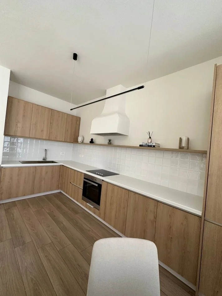 Tirane, jepet me qera apartament 2+1+Ballkon Kati 3, 95 m² 1.100 € (Pavaroti, Kopshti Zoologjik)