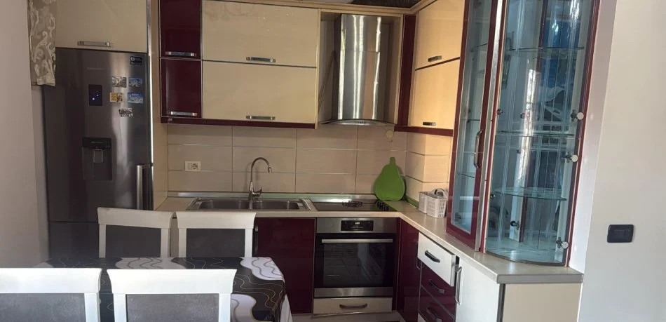 Tirane, jepet me qera apartament 2+1+Ballkon Kati 6, 90 m² 450 € (Astir)