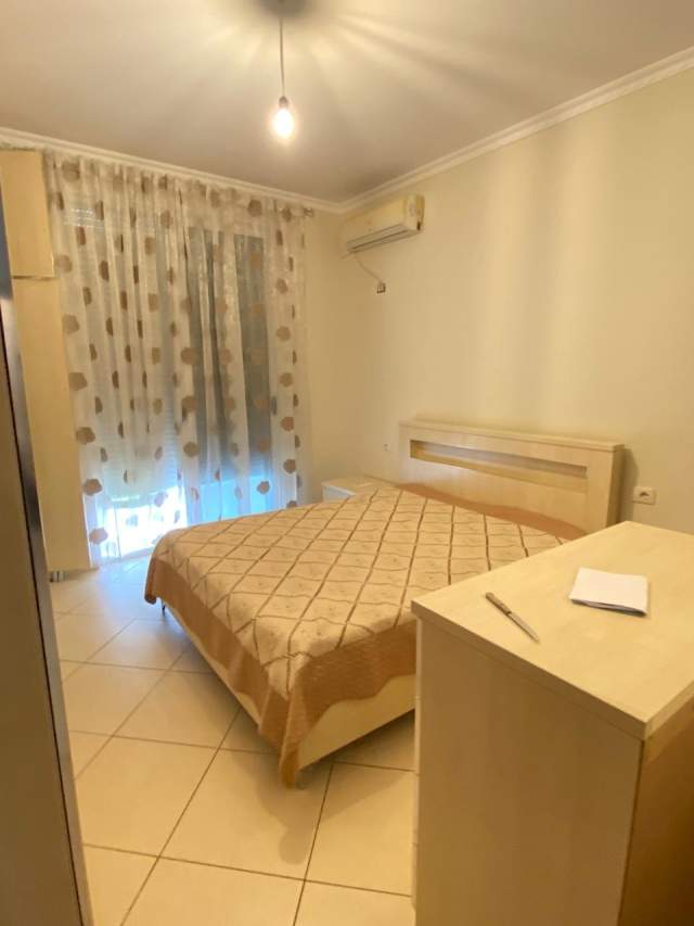 Tirane, jepet me qera apartament 2+1+BLK Kati 1, 122 m² 450 Euro (Rruga Peti)