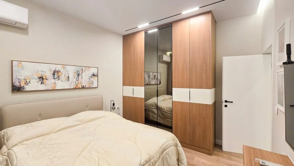 Tirane, jepet me qera apartament 1+1 Kati 4, 65 m² 700 € (Rruga e Barrikadave)