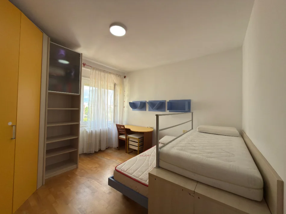 Tirane, jepet me qera apartament 2+1+Ballkon Kati 6, 110 m² 800 € (Rruga Tefta Tashko)