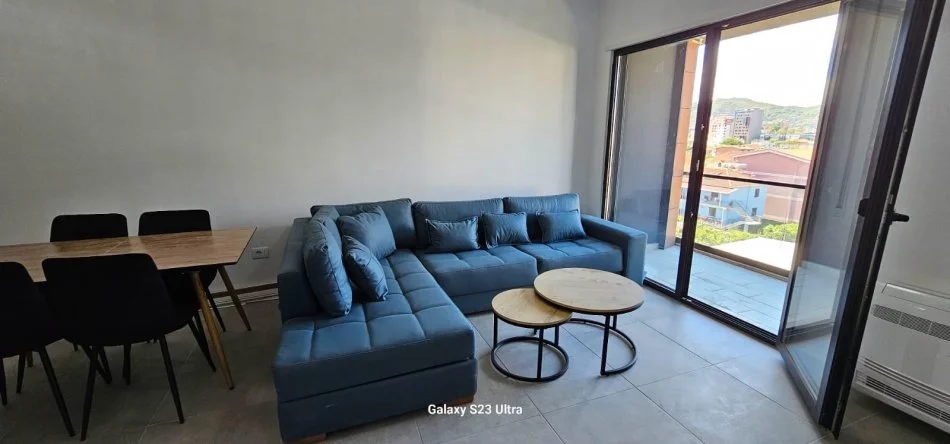 Tirane, jepet me qera apartament 2+1+Ballkon Kati 4, 100 m² 650 € 