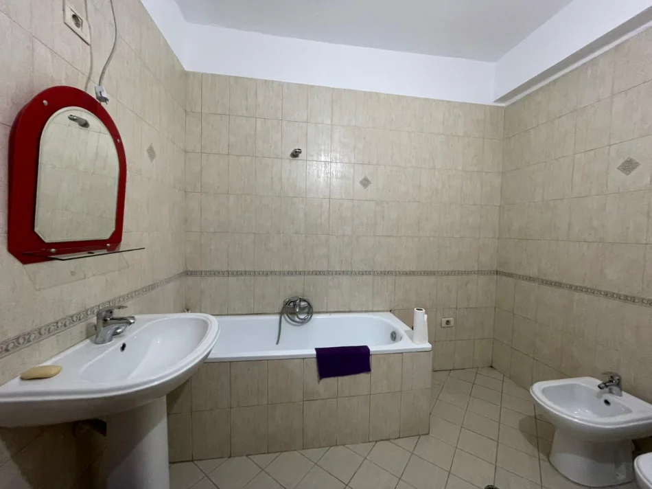 Tirane, jepet me qera apartament 2+1 Kati 3, 90.000 € 