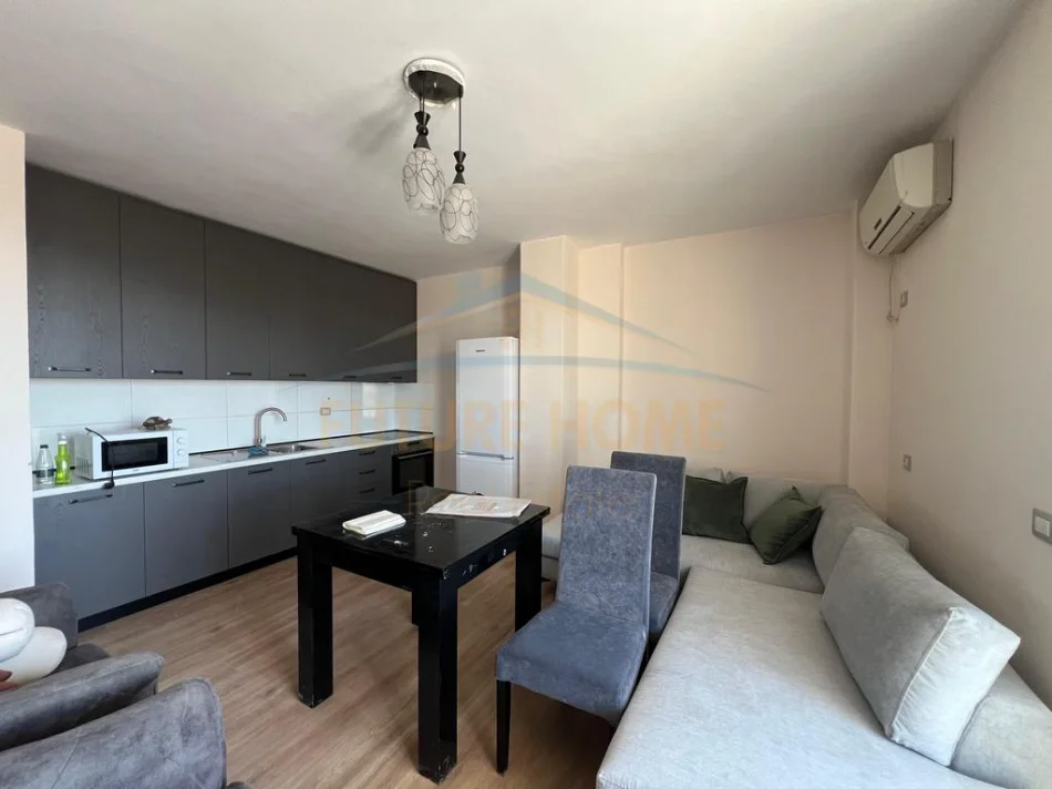 Tirane, jepet me qera apartament 1+1 Kati 2, 65 m² 400 € (FRESK , Rruga e Teleferikut)