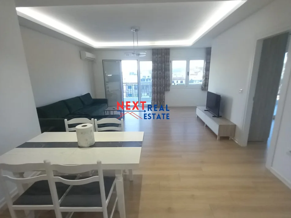 Vlore, jepet me qera shtepi 2+1+Ballkon , 500 € 