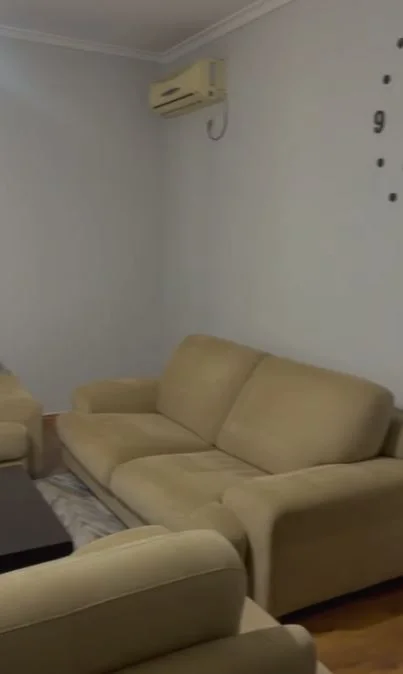 Jepet me Qera Apartament 1+1 tek Rruga Qemal Stafa ne Xhamllik