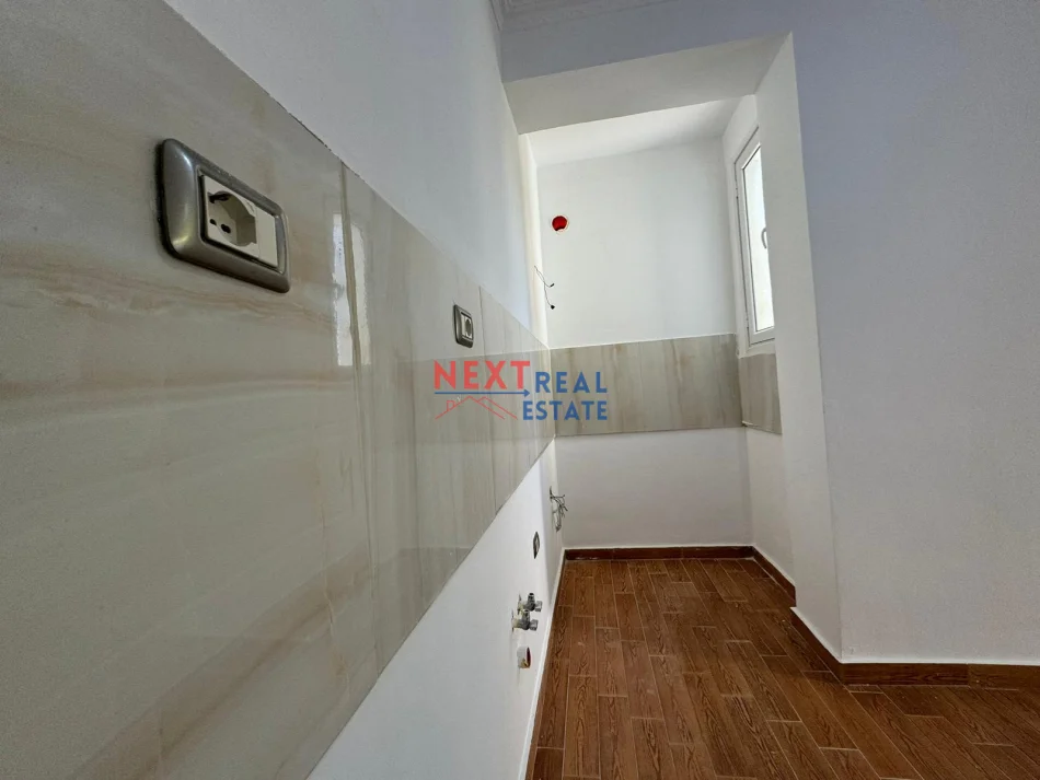 REZERVO PRONEN VETEM ME 500€! Vlore, shitet apartament 2+1+Ballkon , 106 m² 200.000 € (LUNGOMARE)