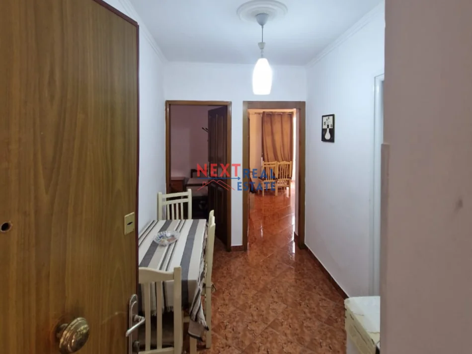 Vlore, jepet me qera apartament 1+1+Ballkon Kati 1, 300 € (SHKOLLA INDUSTRIALE)