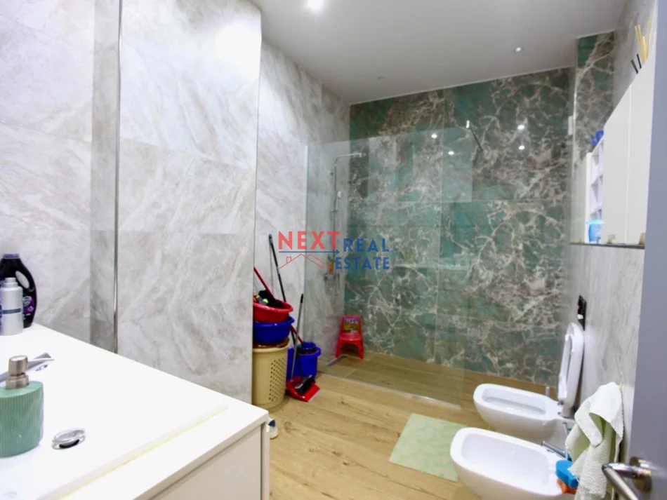 Vlore, shitet apartament+verande | Penthouse 3+1+Aneks+Ballkon , 172 m² 330.000 € (BULEVARDI ISMAIL QEMALI, VLORE)