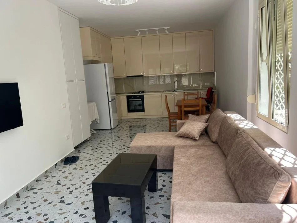 Tirane, jepet me qera apartament 1+1 Kati 0, 60 m² 300 € (Fresk)