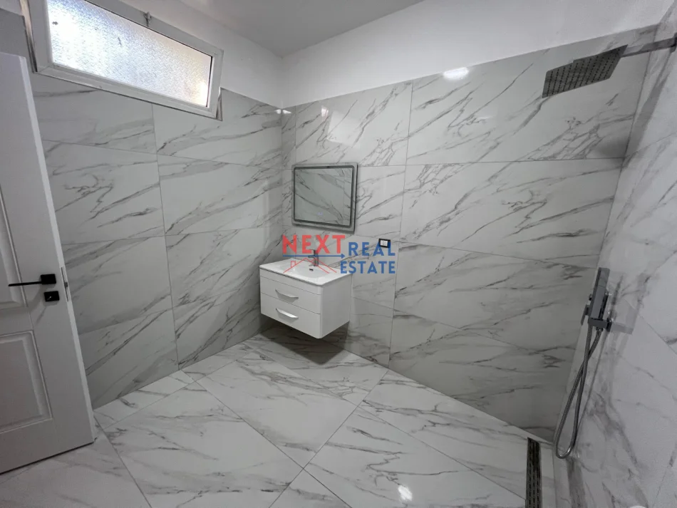 Vlore, shitet apartament 2+1+Ballkon Kati 1, 127 m² 135.000 € (VLORE)