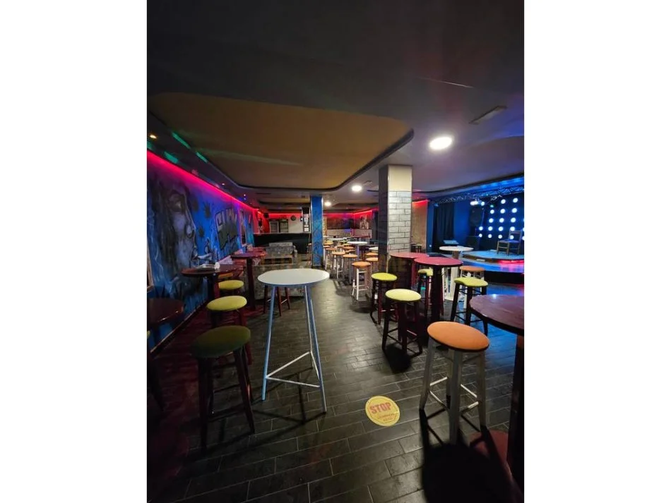 Durres, jepet me qera lokal , 200 m² (Shkallnur ,Durres)