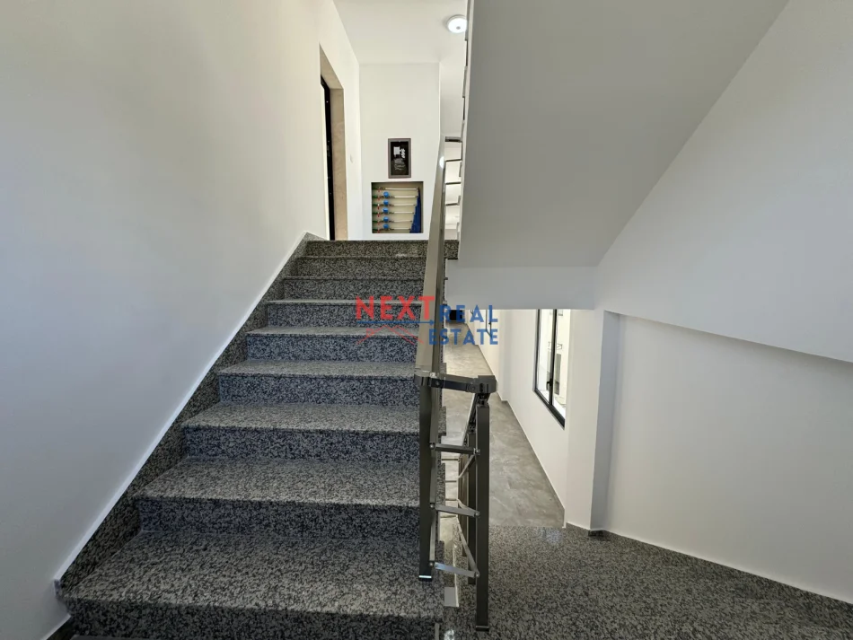 Vlore, shitet apartament 1+1+Ballkon Kati 3, 81 m² 180.000 € (RRADHIME)