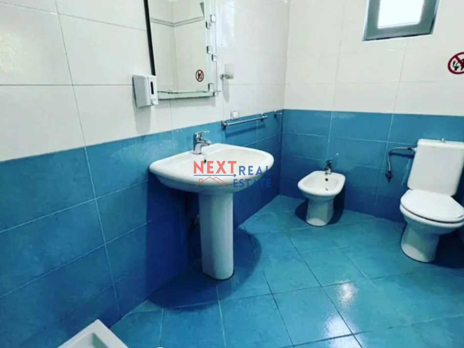 Vlore, jepet me qera apartament 1+1 , 400 € (LUNGOMARE)