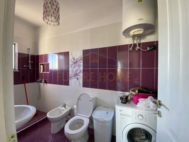 Durres, jepet me qera apartament Kati 7, 93 m² 300 Euro (ish urt)